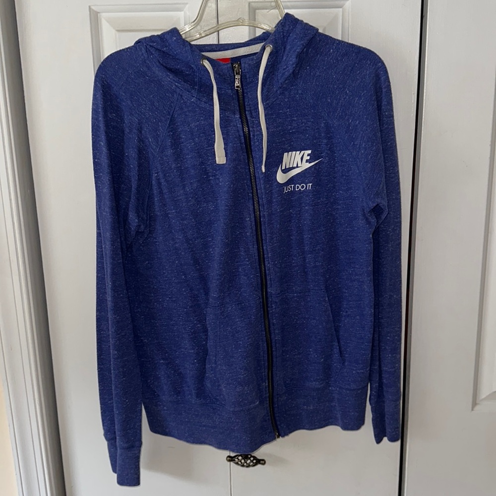 Women’s blue Nike lightweight zip up jacket